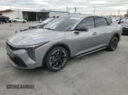 ✅ 2025 Kia K4 GT-Line • VIN: 3KPFW4DE3SE103087 • Lot: 92528465. Wystawiony na Copart z przebiegiem 43 557 mil. Bezpłatny archiwum sprzedaży aukcyjnych z USA i szczegółowy raport historii pojazdu na DreamBid. Zdjęcie 1.