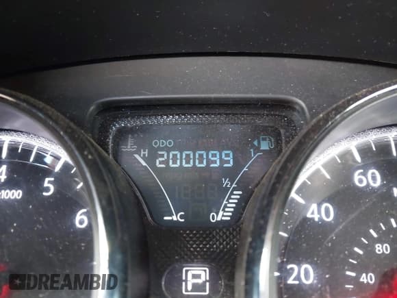 ✅ 2018 Nissan Versa SV • VIN: 3N1CN7AP7JL800661 • Lot: 43425294. Listed on IAAI with 200,099 mi. Free auction sales archive from the USA and detailed vehicle history report at DreamBid. Image 16.