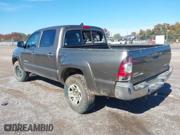 ✅ 2014 Toyota Tacoma • VIN: 5TFLU4ENXEX107441 • Lot: 43569911. Listed on IAAI with 183,301 mi. Free auction sales archive from the USA and detailed vehicle history report at DreamBid. Image 3.