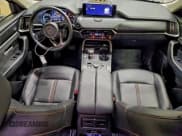 ✅ 2025 Mazda CX-90 Select • VIN: JM3KKAHD1S1208229 • Lot: 95549065. Wystawiony na Copart z przebiegiem 29 952 mil. Bezpłatny archiwum sprzedaży aukcyjnych z USA i szczegółowy raport historii pojazdu na DreamBid. Zdjęcie 8.