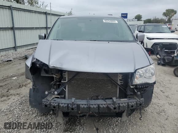 ✅ 2016 Chrysler Town & Country Touring • VIN: 2C4RC1BG9GR299471 • Lot: 82254855. Listed on Copart with 81,558 mi. Free auction sales archive from the USA and detailed vehicle history report at DreamBid. Image 5.