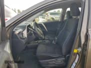 ✅ 2014 Toyota RAV4 LE • VIN: JTMBFREV8ED056932 • Лот: 94336135. Опубликован ранее на Copart с пробегом 186 496 миль. Бесплатный доступ к архиву аукционных продаж из США и подробный отчёт об истории автомобиля на DreamBid. Изображение 7.