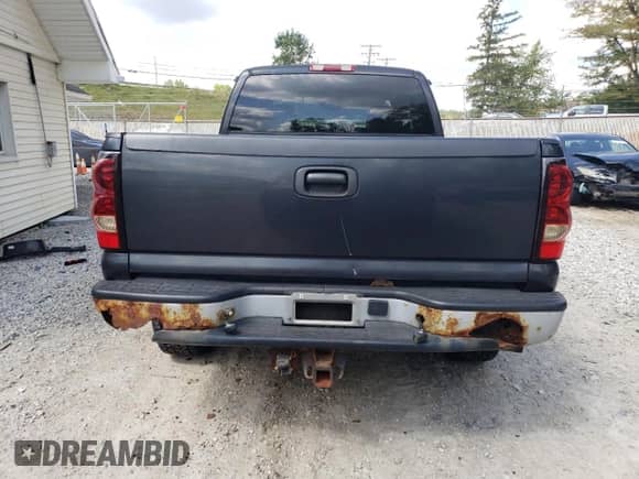 2005 Chevrolet Silverado 1500 LS z VIN 1GCEK19T35E177042, wystawiony jako Copart lot #70956164 z przebiegiem 84 434 mil mil oraz Czysty tytuł • Clean title. Historia ofert i sprzedaży dostępna na DreamBid. Obrazek 6.