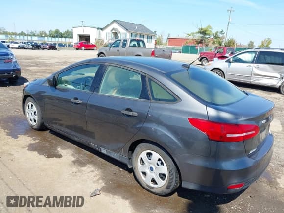 ✅ 2016 Ford Focus S • VIN: 1FADP3E24GL368317 • Lot: 43249879. Wystawiony na IAAI z przebiegiem 60 908 mil. Bezpłatny archiwum sprzedaży aukcyjnych z USA i szczegółowy raport historii pojazdu na DreamBid. Zdjęcie 3.