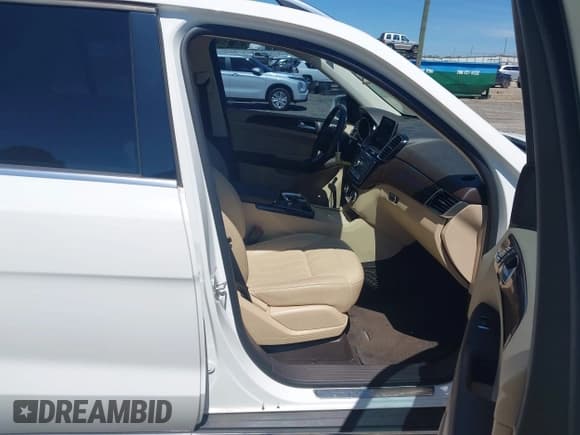 ✅ 2016 Mercedes-Benz GLE 350 • VIN: 4JGDA5JB7GA789601 • Lot: 43065420. Wystawiony na IAAI z przebiegiem 76 297 mil. Bezpłatny archiwum sprzedaży aukcyjnych z USA i szczegółowy raport historii pojazdu na DreamBid. Zdjęcie 5.