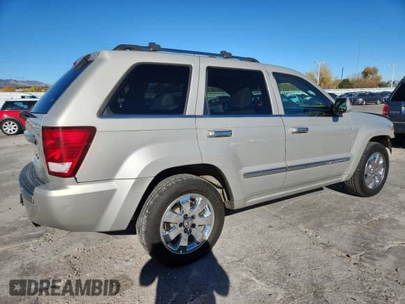 ✅ 2009 Jeep Grand Cherokee • VIN: 1J8HR68T69C520847 • Lot: 89548155. Listed on Copart with 322,340 mi. Free auction sales archive from the USA and detailed vehicle history report at DreamBid. Image 3.