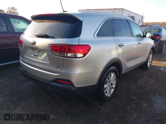 ✅ 2018 Kia Sorento LX • VIN: 5XYPGDA54JG394657 • Лот: 43504500. Опубликован ранее на IAAI с пробегом 198 122 миль. Бесплатный доступ к архиву аукционных продаж из США и подробный отчёт об истории автомобиля на DreamBid. Изображение 4.