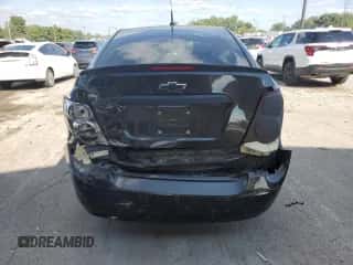 2014 Chevrolet Sonic LT z VIN 1G1JC5SH6E4103878, wystawiony jako Copart lot #67491184 z przebiegiem 123 311 mil mil oraz Czysty tytuł • Clean title. Historia ofert i sprzedaży dostępna na DreamBid. Obrazek 6.