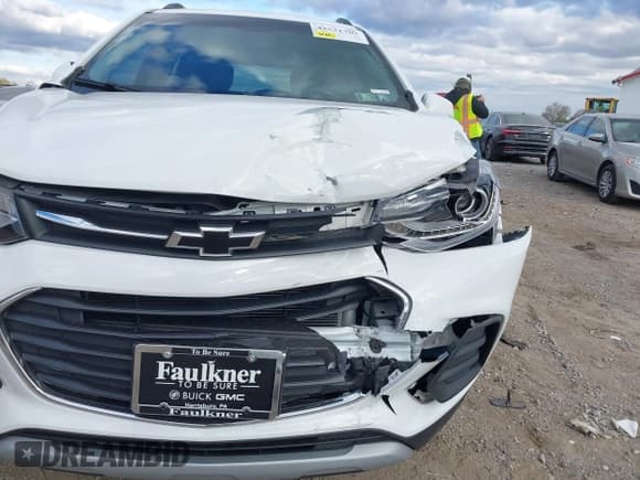 ✅ 2020 Chevrolet Trax LT • VIN: KL7CJPSB5LB000700 • Lot: 43531707. Wystawiony na IAAI z przebiegiem 28 920 mil. Bezpłatny archiwum sprzedaży aukcyjnych z USA i szczegółowy raport historii pojazdu na DreamBid. Zdjęcie 6.