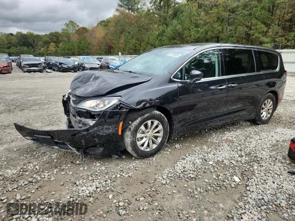 ✅ 2018 Chrysler Pacifica Touring Plus • VIN: 2C4RC1FG5JR261687 • Lot: 90788005. Wystawiony na Copart z przebiegiem 110 091 mil. Bezpłatny archiwum sprzedaży aukcyjnych z USA i szczegółowy raport historii pojazdu na DreamBid. Zdjęcie 1.