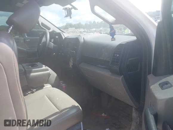 ✅ 2019 Ford F-150 XL • VIN: 1FTEX1EBXKKD31760 • Lot: 43187752. Wystawiony na IAAI z przebiegiem 164 691 mil. Bezpłatny archiwum sprzedaży aukcyjnych z USA i szczegółowy raport historii pojazdu na DreamBid. Zdjęcie 5.