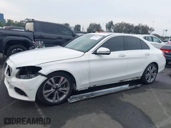 ✅ 2018 Mercedes-Benz C 300 • VIN: 55SWF4JB1JU249795 • Lot: 43681677. Listed on IAAI with 93,207 mi. Free auction sales archive from the USA and detailed vehicle history report at DreamBid. Image 15.
