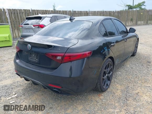 ✅ 2020 Alfa Romeo Giulia • VIN: ZARFAMAN9L7625684 • Lot: 42881847. Wystawiony na IAAI z przebiegiem 71 793 mil. Bezpłatny archiwum sprzedaży aukcyjnych z USA i szczegółowy raport historii pojazdu na DreamBid. Zdjęcie 4.