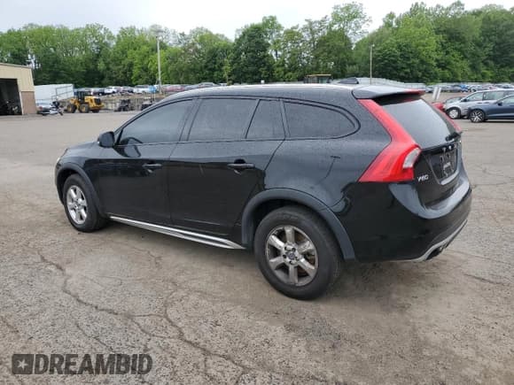 ✅ 2015 Volvo V60 T5 • VIN: YV4612HK0F1001660 • Lot: 57965675. Listed on Copart with 101,137 mi. Free auction sales archive from the USA and detailed vehicle history report at DreamBid. Image 2.