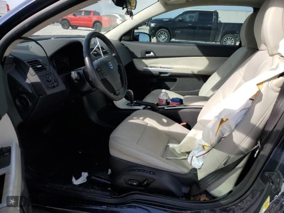 ✅ 2012 Volvo C30 • VIN: YV1672MKXC2271423 • Lot: 84919024. Listed on Copart with 71,755 mi. Free auction sales archive from the USA and detailed vehicle history report at DreamBid. Image 7.