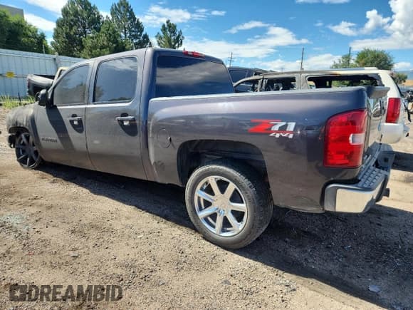 ✅ 2011 Chevrolet Silverado 1500 LT • VIN: 3GCPKSE30BG113971 • Лот: 70345835. Опубликован ранее на Copart с пробегом Не указан. Бесплатный доступ к архиву аукционных продаж из США и подробный отчёт об истории автомобиля на DreamBid. Изображение 2.