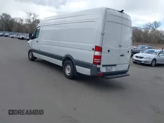 ✅ 2014 Freightliner Sprinter • VIN: WDYPE8DC4E5907190 • Lot: 41933802. Wystawiony na IAAI z przebiegiem 317 257 mil. Bezpłatny archiwum sprzedaży aukcyjnych z USA i szczegółowy raport historii pojazdu na DreamBid. Zdjęcie 3.