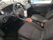 ✅ 2019 Volkswagen Golf S • VIN: 3VWW57AU7KM006459 • Lot: 46116633. Wystawiony na Copart z przebiegiem 24 942 mil. Bezpłatny archiwum sprzedaży aukcyjnych z USA i szczegółowy raport historii pojazdu na DreamBid. Zdjęcie 7.