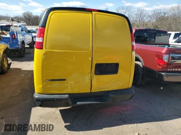✅ 2021 Chevrolet Express Cargo • VIN: 1GCWGAFP5M1167034 • Lot: 42161135. Wystawiony na Copart z przebiegiem 180 713 mil. Bezpłatny archiwum sprzedaży aukcyjnych z USA i szczegółowy raport historii pojazdu na DreamBid. Zdjęcie 6.