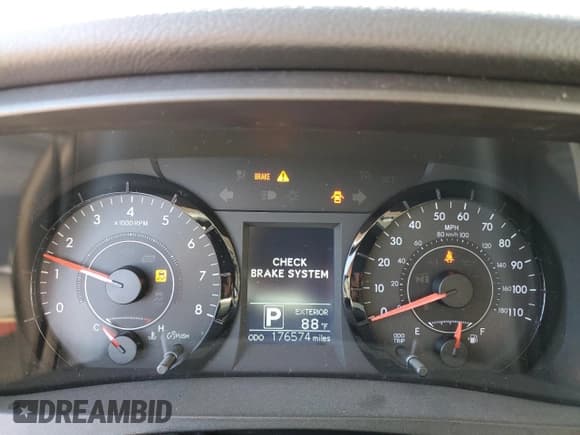 ✅ 2015 Toyota Sienna LE • VIN: 5TDKK3DC8FS643145 • Lot: 87252135. Listed on Copart with 176,574 mi. Free auction sales archive from the USA and detailed vehicle history report at DreamBid. Image 9.