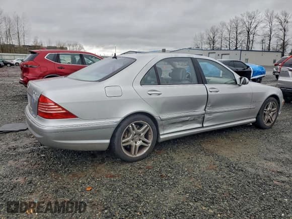 ✅ 2005 Mercedes-Benz S 55 AMG • VIN: WDBNG74J75A442576 • Лот: 95017735. Опубликован ранее на Copart с пробегом 74 667 миль. Бесплатный доступ к архиву аукционных продаж из США и подробный отчёт об истории автомобиля на DreamBid. Изображение 3.