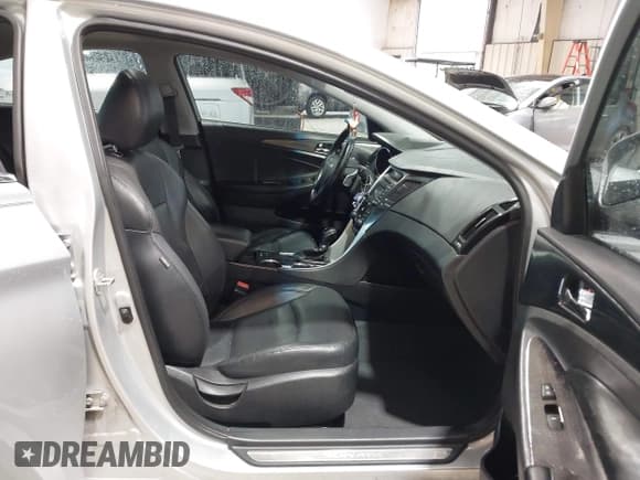 ✅ 2014 Hyundai Sonata Limited • VIN: 5NPEC4AB2EH938788 • Lot: 43333865. Listed on IAAI with 157,980 mi. Free auction sales archive from the USA and detailed vehicle history report at DreamBid. Image 5.
