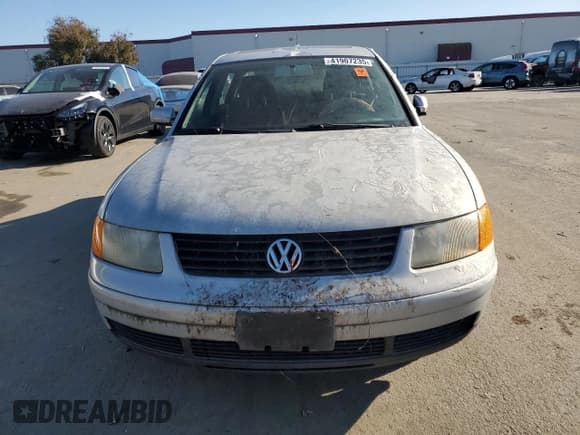 ✅ 2000 Volkswagen Passat • VIN: WVWMA23B9YP219226 • Лот: 41907235. Опубликован ранее на Copart с пробегом 195 578 миль. Бесплатный доступ к архиву аукционных продаж из США и подробный отчёт об истории автомобиля на DreamBid. Изображение 5.