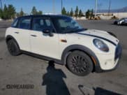 ✅ 2017 MINI Hardtop 4 Door Cooper • VIN: WMWXU1C50H2E18218 • Lot: 70439725. Wystawiony na Copart z przebiegiem 51 633 mil. Bezpłatny archiwum sprzedaży aukcyjnych z USA i szczegółowy raport historii pojazdu na DreamBid. Zdjęcie 4.