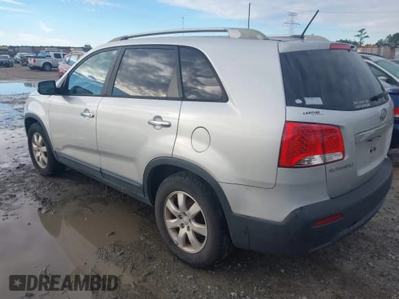 ✅ 2013 Kia Sorento LX • VIN: 5XYKTDA22DG327524 • Lot: 43906346. Listed on IAAI with 185,455 mi. Free auction sales archive from the USA and detailed vehicle history report at DreamBid. Image 3.
