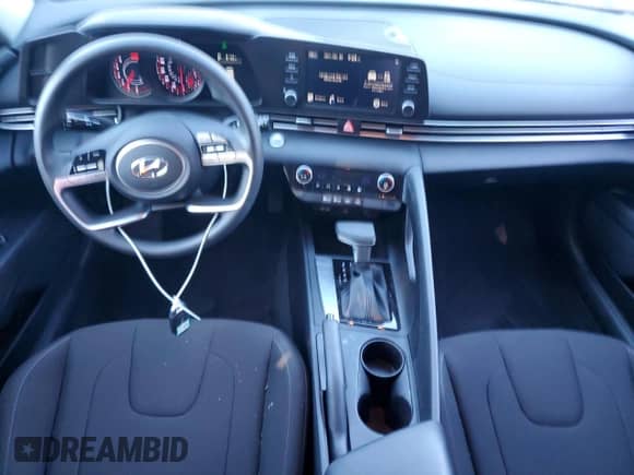 ✅ 2023 Hyundai Elantra SEL • VIN: KMHLM4AGXPU563012 • Lot: 87028985. Wystawiony na Copart z przebiegiem 15 860 mil mil. Skorzystaj z bezpłatnego archiwum sprzedaży aukcyjnych z USA i zobacz szczegółowy raport historii pojazdu na DreamBid. Zdjęcie 8.