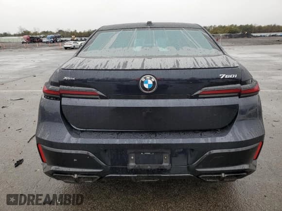 ✅ 2023 BMW 7 Series 760i xDrive • VIN: WBA33EJ08PCN83956 • Лот: 43235495. Опубликован ранее на Copart с пробегом 22 527 миль. Бесплатный доступ к архиву аукционных продаж из США и подробный отчёт об истории автомобиля на DreamBid. Изображение 6.