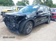 ✅ 2024 Ford Explorer XLT • VIN: 1FMSK7DH0RGA13584 • Lot: 42301824. Wystawiony na IAAI z przebiegiem 10 719 mil. Bezpłatny archiwum sprzedaży aukcyjnych z USA i szczegółowy raport historii pojazdu na DreamBid. Zdjęcie 2.