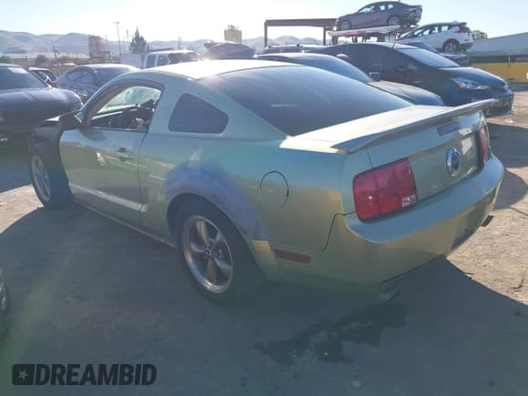 ✅ 2006 Ford Mustang GT Deluxe • VIN: 1ZVFT82H765208128 • Lot: 43752414. Listed on IAAI with 124,252 mi. Free auction sales archive from the USA and detailed vehicle history report at DreamBid. Image 3.