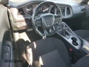 ✅ 2020 Dodge Challenger R/T 50th Anniversary • VIN: 2C3CDZBT4LH215401 • Lot: 69131955. Wystawiony na Copart z przebiegiem 49 610 mil. Bezpłatny archiwum sprzedaży aukcyjnych z USA i szczegółowy raport historii pojazdu na DreamBid. Zdjęcie 8.