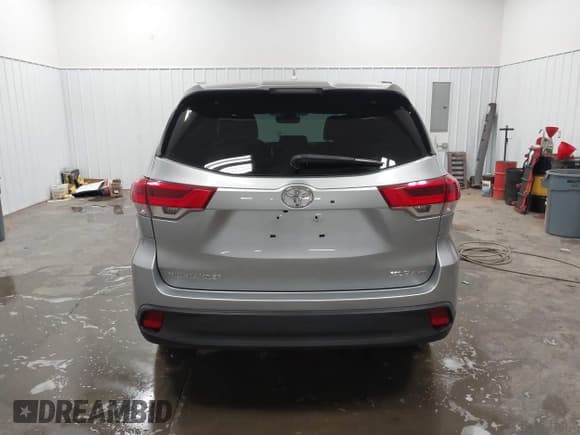 ✅ 2017 Toyota Highlander XLE • VIN: 5TDJZRFH3HS465604 • Lot: 43421333. Listed on IAAI with 93,238 mi. Free auction sales archive from the USA and detailed vehicle history report at DreamBid. Image 16.