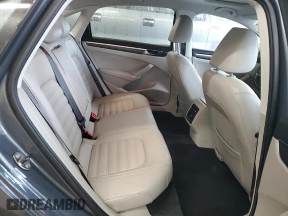 ✅ 2017 Volkswagen Passat SEL Premium • VIN: 1VWCT7A31HC020979 • Lot: 89916015. Wystawiony na Copart z przebiegiem 115 744 mil. Bezpłatny archiwum sprzedaży aukcyjnych z USA i szczegółowy raport historii pojazdu na DreamBid. Zdjęcie 10.