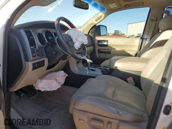 ✅ 2011 Toyota Sequoia Platinum • VIN: 5TDYY5G11BS031975 • Lot: 76718494. Wystawiony na Copart z przebiegiem 175 451 mil. Bezpłatny archiwum sprzedaży aukcyjnych z USA i szczegółowy raport historii pojazdu na DreamBid. Zdjęcie 7.