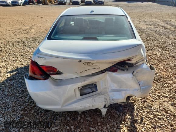 ✅ 2009 Toyota Avalon Limited • VIN: 4T1BK36BX9U351447 • Lot: 87077295. Listed on Copart with 200,791 mi. Free auction sales archive from the USA and detailed vehicle history report at DreamBid. Image 6.