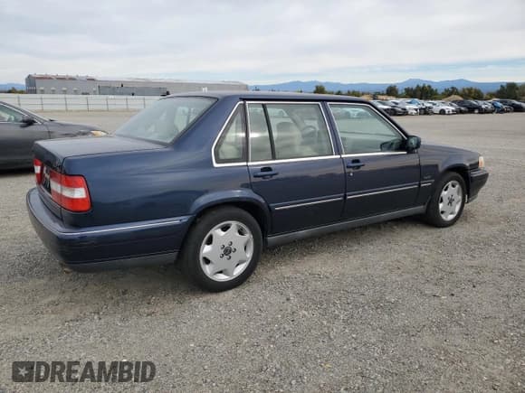 ✅ 1995 Volvo 960 • VIN: YV1KS9610S1055241 • Лот: 77401364. Опубликован ранее на Copart с пробегом 129 926 миль. Бесплатный доступ к архиву аукционных продаж из США и подробный отчёт об истории автомобиля на DreamBid. Изображение 3.