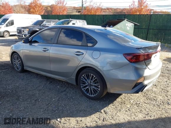 ✅ 2022 Kia Forte GT-Line • VIN: 3KPF54AD9NE477867 • Lot: 43608636. Wystawiony na IAAI z przebiegiem 32 347 mil. Bezpłatny archiwum sprzedaży aukcyjnych z USA i szczegółowy raport historii pojazdu na DreamBid. Zdjęcie 3.