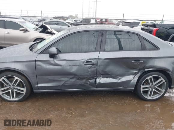 ✅ 2020 Audi A3 Premium • VIN: WAUAUGFF5LA104296 • Lot: 41629104. Wystawiony na IAAI z przebiegiem 60 474 mil. Bezpłatny archiwum sprzedaży aukcyjnych z USA i szczegółowy raport historii pojazdu na DreamBid. Zdjęcie 14.