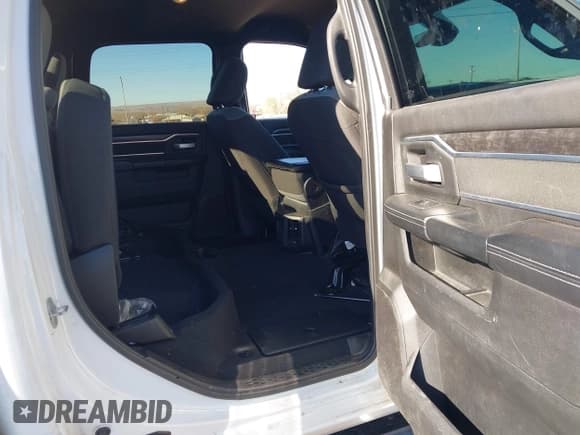 ✅ 2024 Ram 2500 Big Horn • VIN: 3C6UR5DL6RG310968 • Lot: 43894107. Listed on IAAI with 58,028 mi. Free auction sales archive from the USA and detailed vehicle history report at DreamBid. Image 8.