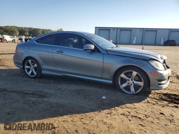 ✅ 2012 Mercedes-Benz C 350 • VIN: WDDGJ5HB9CF794874 • Лот: 90100885. Опубликован ранее на Copart с пробегом 194 831 миль. Бесплатный доступ к архиву аукционных продаж из США и подробный отчёт об истории автомобиля на DreamBid. Изображение 4.