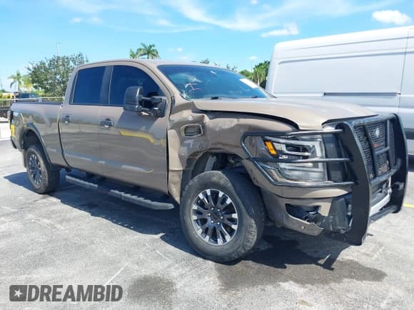 ✅ 2022 Nissan Titan Platinum Reserve • VIN: 1N6AA1FBXNN100016 • Lot: 42570644. Wystawiony na IAAI z przebiegiem 50 400 mil. Bezpłatny archiwum sprzedaży aukcyjnych z USA i szczegółowy raport historii pojazdu na DreamBid. Zdjęcie 1.
