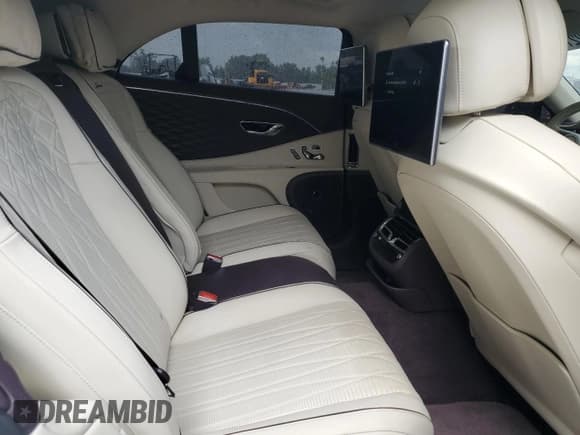 ✅ 2023 Bentley Flying Spur W12 • VIN: SCBBB6ZG9PC009457 • Lot: 69072215. Wystawiony na Copart z przebiegiem 13 334 mil. Bezpłatny archiwum sprzedaży aukcyjnych z USA i szczegółowy raport historii pojazdu na DreamBid. Zdjęcie 10.