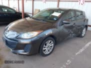✅ 2013 Mazda 3 i Touring • VIN: JM1BL1L77D1758917 • Lot: 43614306. Wystawiony na IAAI z przebiegiem 126 663 mil. Bezpłatny archiwum sprzedaży aukcyjnych z USA i szczegółowy raport historii pojazdu na DreamBid. Zdjęcie 2.