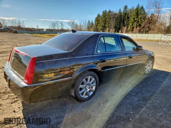 ✅ 2011 Cadillac DTS Premium Collection • VIN: 1G6KH5E6XBU117658 • Lot: 93509995. Wystawiony na Copart z przebiegiem 139 902 mil. Bezpłatny archiwum sprzedaży aukcyjnych z USA i szczegółowy raport historii pojazdu na DreamBid. Zdjęcie 3.