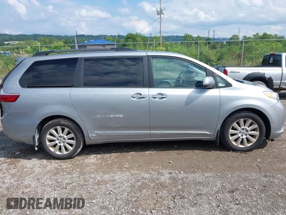 ✅ 2015 Toyota Sienna Limited • VIN: 5TDDK3DCXFS106768 • Lot: 42671426. Listed on IAAI with 108,771 mi. Free auction sales archive from the USA and detailed vehicle history report at DreamBid. Image 13.