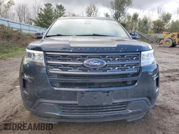 ✅ 2018 Ford Explorer XLT • VIN: 1FM5K8D88JGB95588 • Lot: 89465355. Wystawiony na Copart z przebiegiem 162 144 mil. Bezpłatny archiwum sprzedaży aukcyjnych z USA i szczegółowy raport historii pojazdu na DreamBid. Zdjęcie 5.