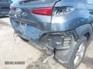 ✅ 2020 Hyundai Kona SE • VIN: KM8K12AA2LU474596 • Лот: 43411037. Опубликован ранее на IAAI с пробегом 98 306 миль. Бесплатный доступ к архиву аукционных продаж из США и подробный отчёт об истории автомобиля на DreamBid. Изображение 17.